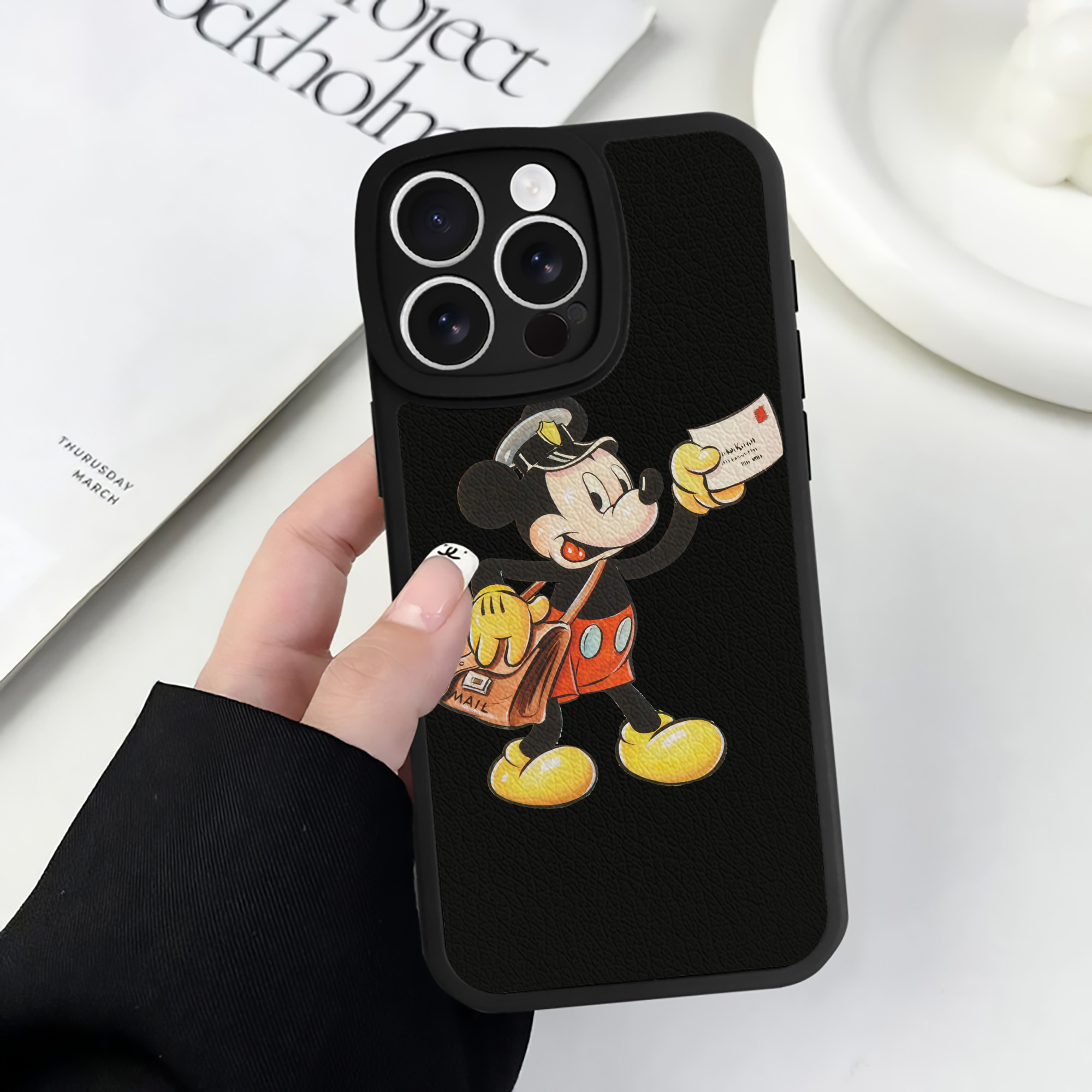 （画像用） ミッキーマウス Mickey Mouse 【iPhone 16シリーズ対応】シリコンスマホケース（レザー調） 材質：シリコン